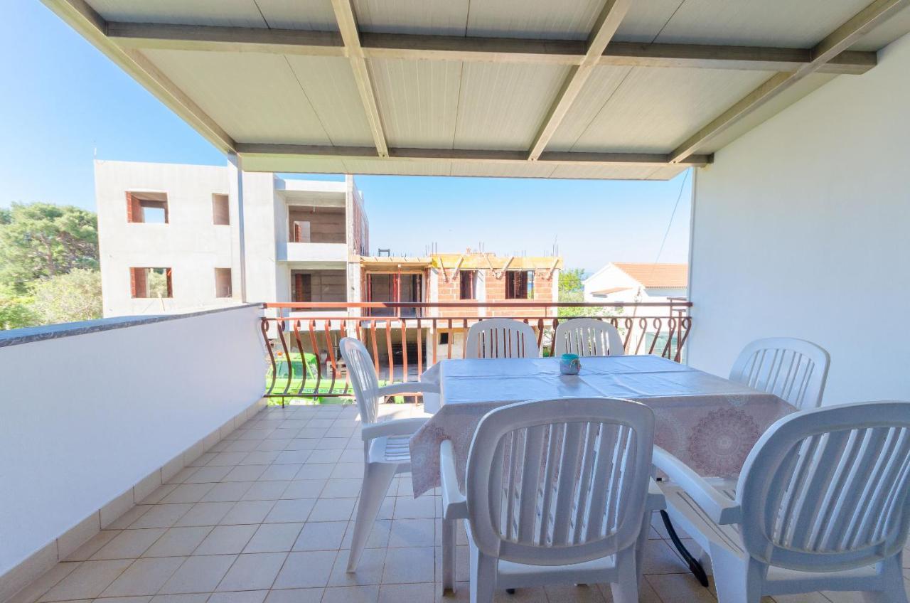 Banjol Apartments Slavica R מראה חיצוני תמונה