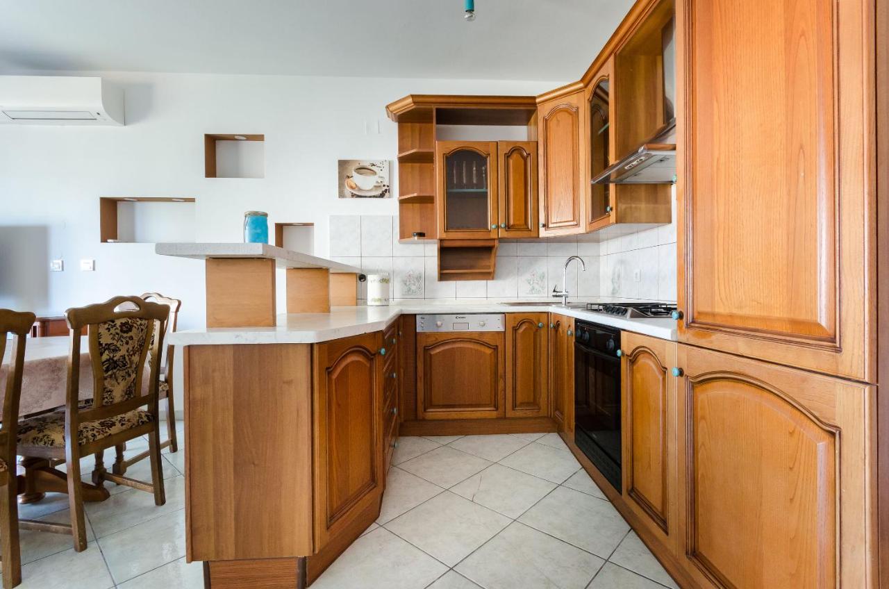 Banjol Apartments Slavica R מראה חיצוני תמונה