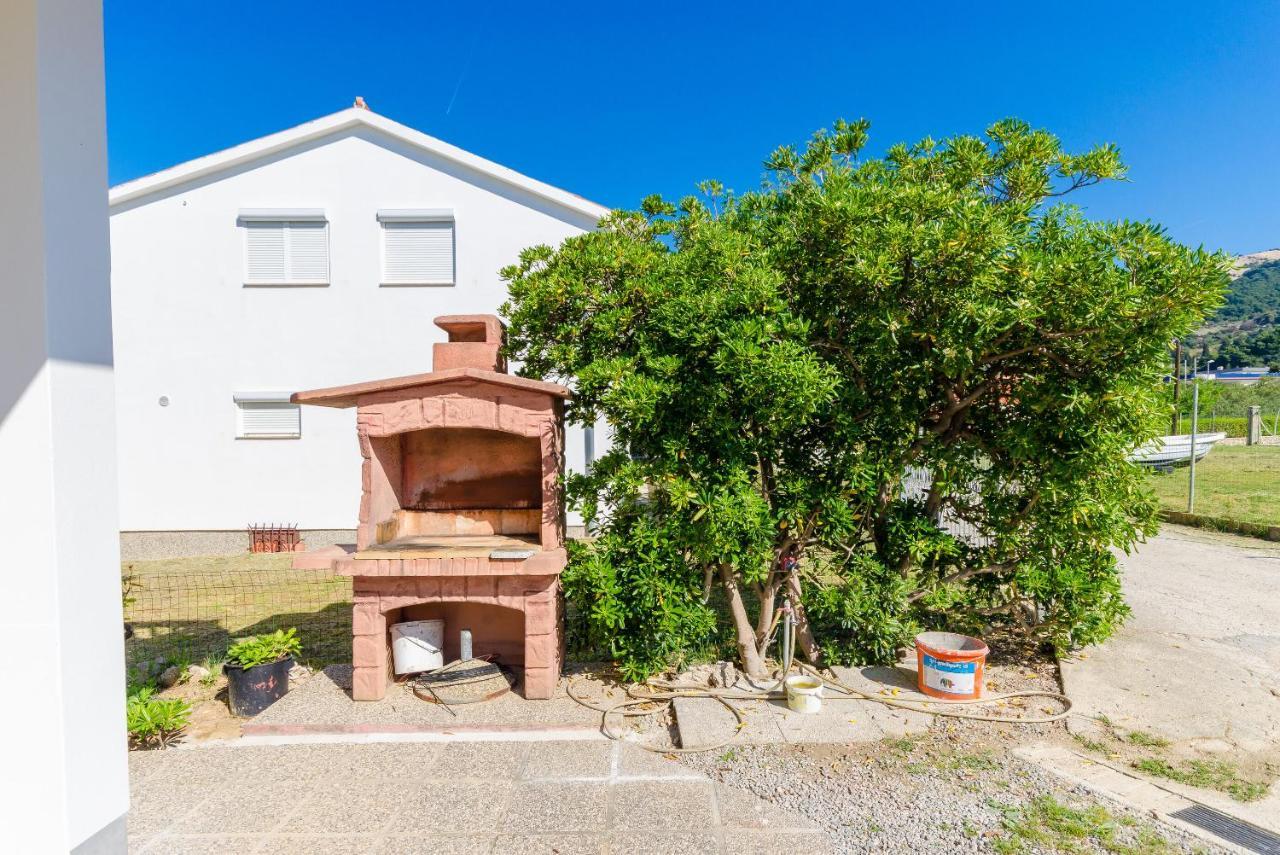 Banjol Apartments Slavica R מראה חיצוני תמונה