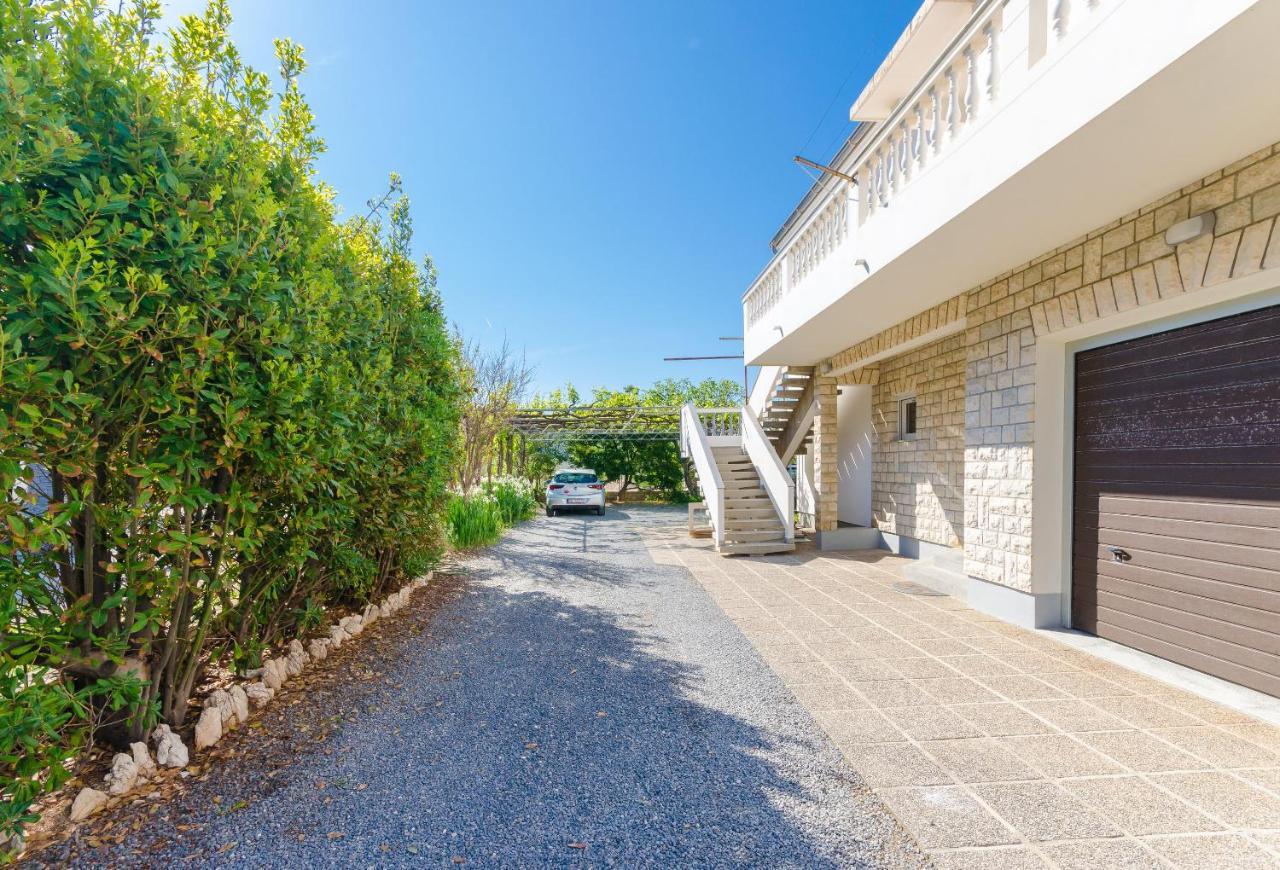 Banjol Apartments Slavica R מראה חיצוני תמונה