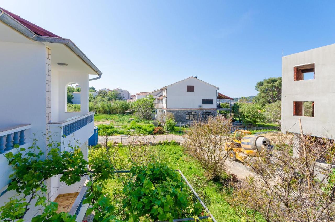 Banjol Apartments Slavica R מראה חיצוני תמונה
