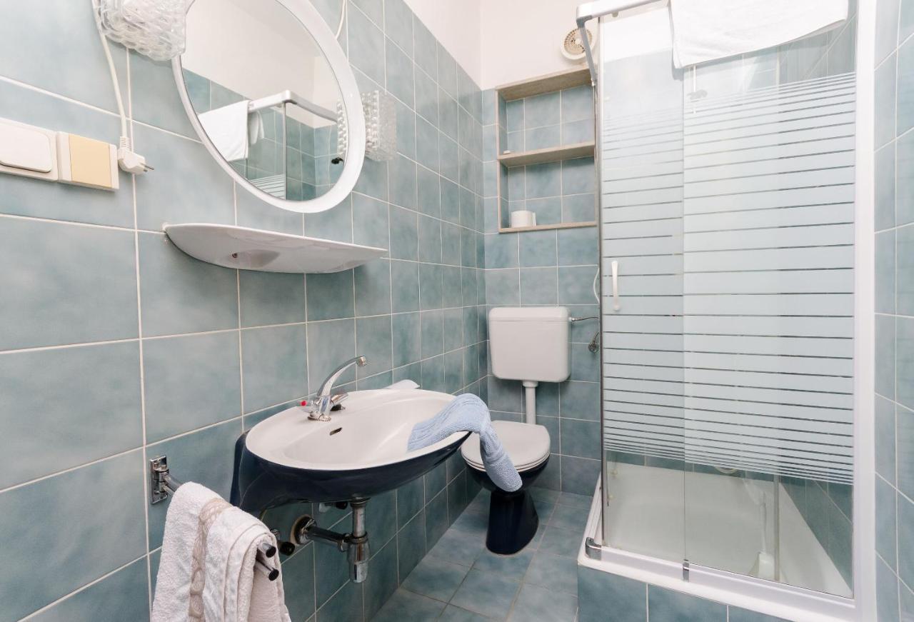Banjol Apartments Slavica R מראה חיצוני תמונה