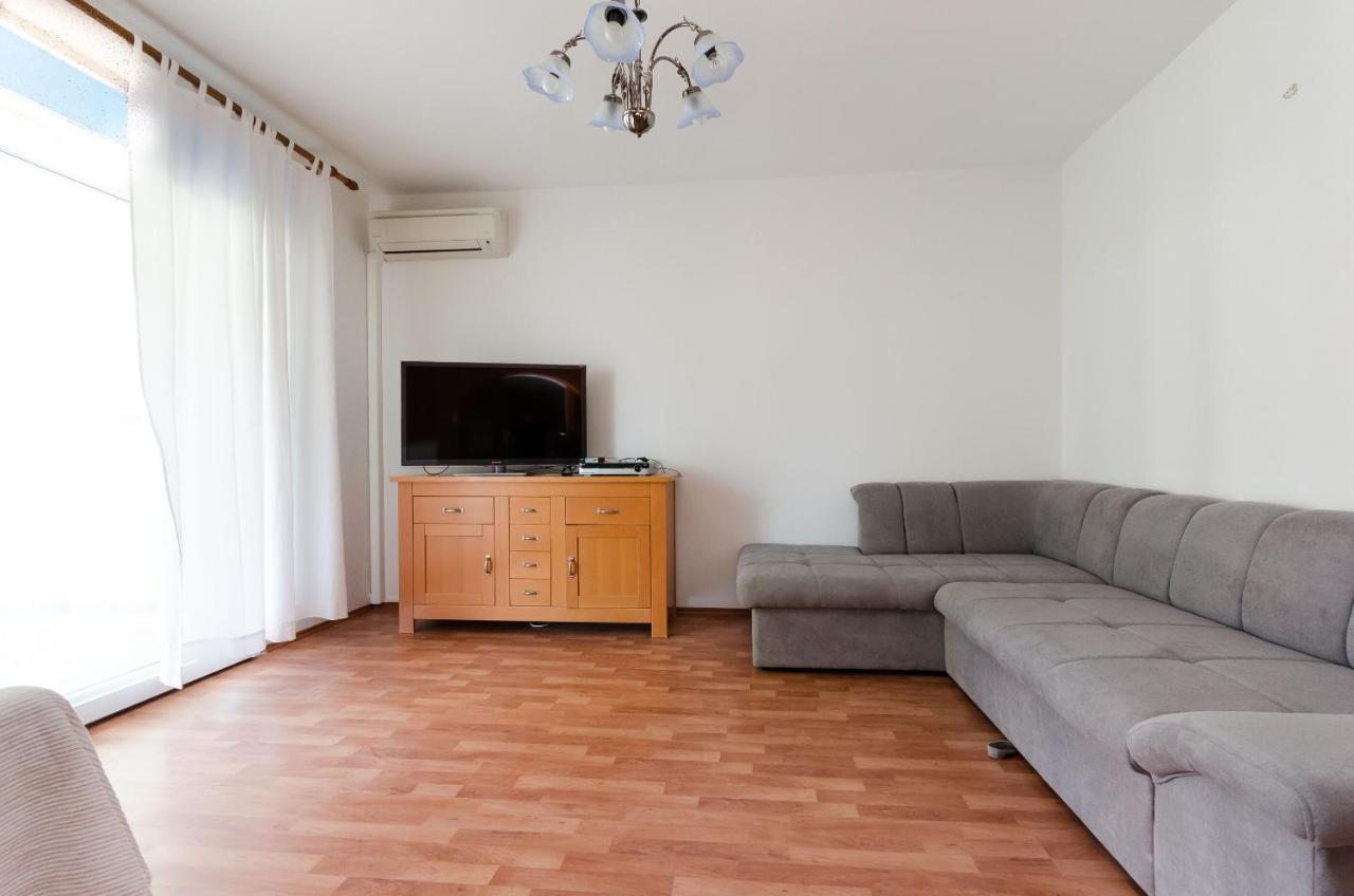 Banjol Apartments Slavica R מראה חיצוני תמונה