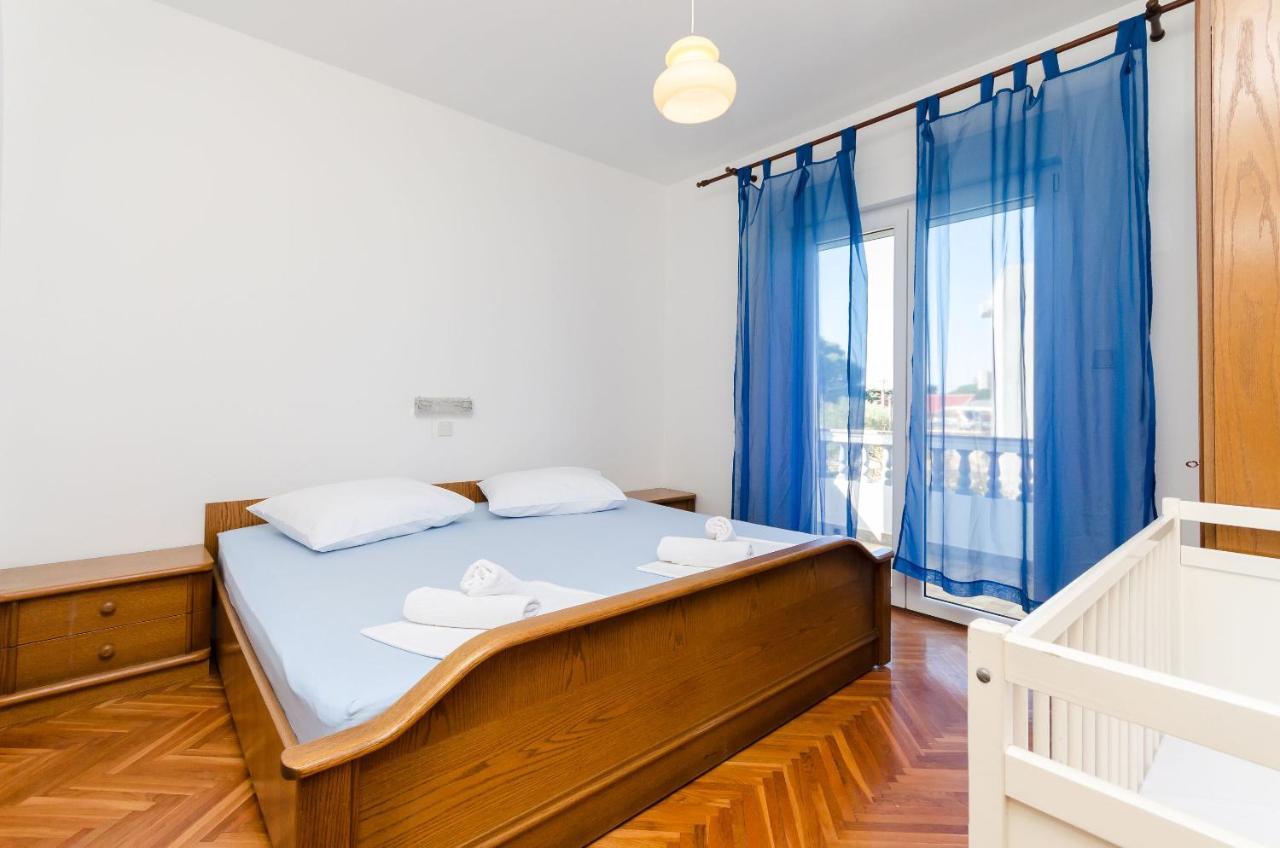 Banjol Apartments Slavica R מראה חיצוני תמונה