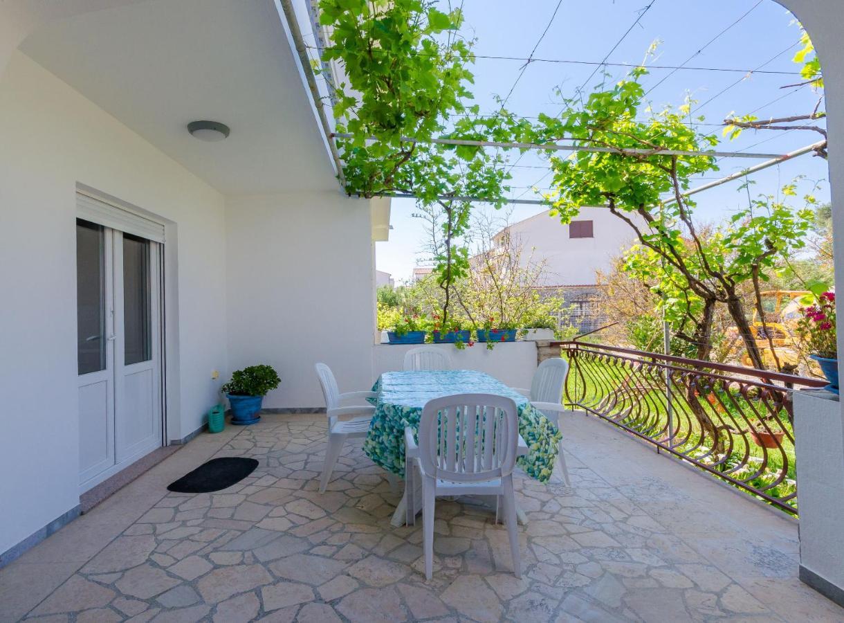 Banjol Apartments Slavica R מראה חיצוני תמונה