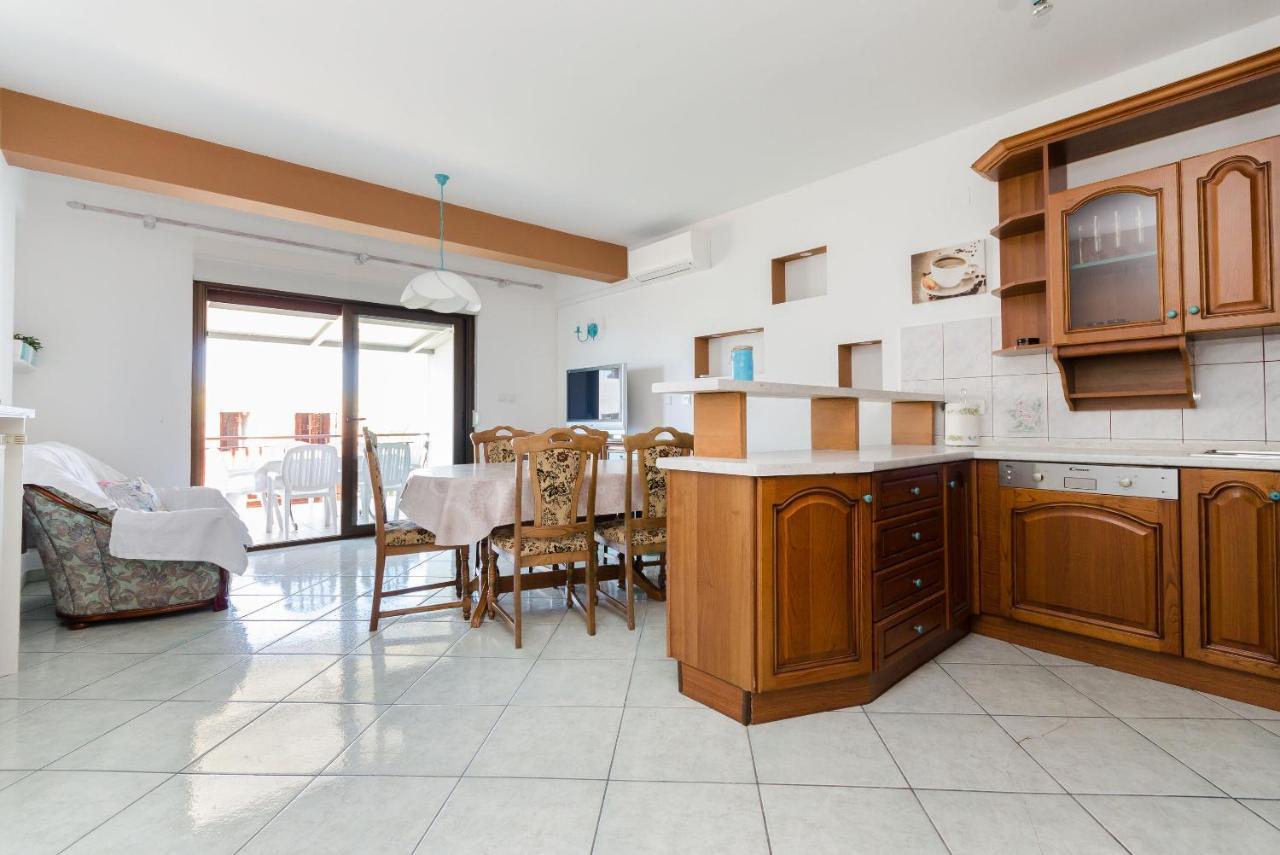 Banjol Apartments Slavica R מראה חיצוני תמונה