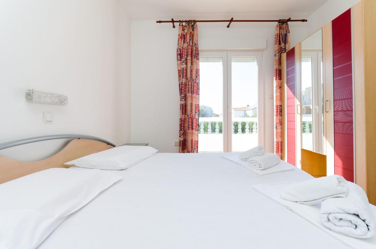 Banjol Apartments Slavica R מראה חיצוני תמונה