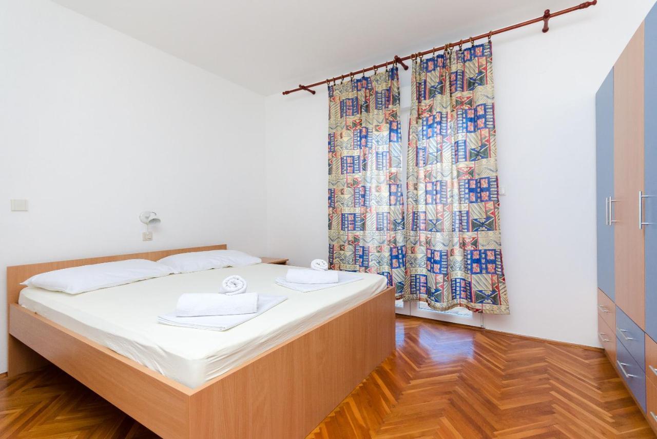Banjol Apartments Slavica R מראה חיצוני תמונה