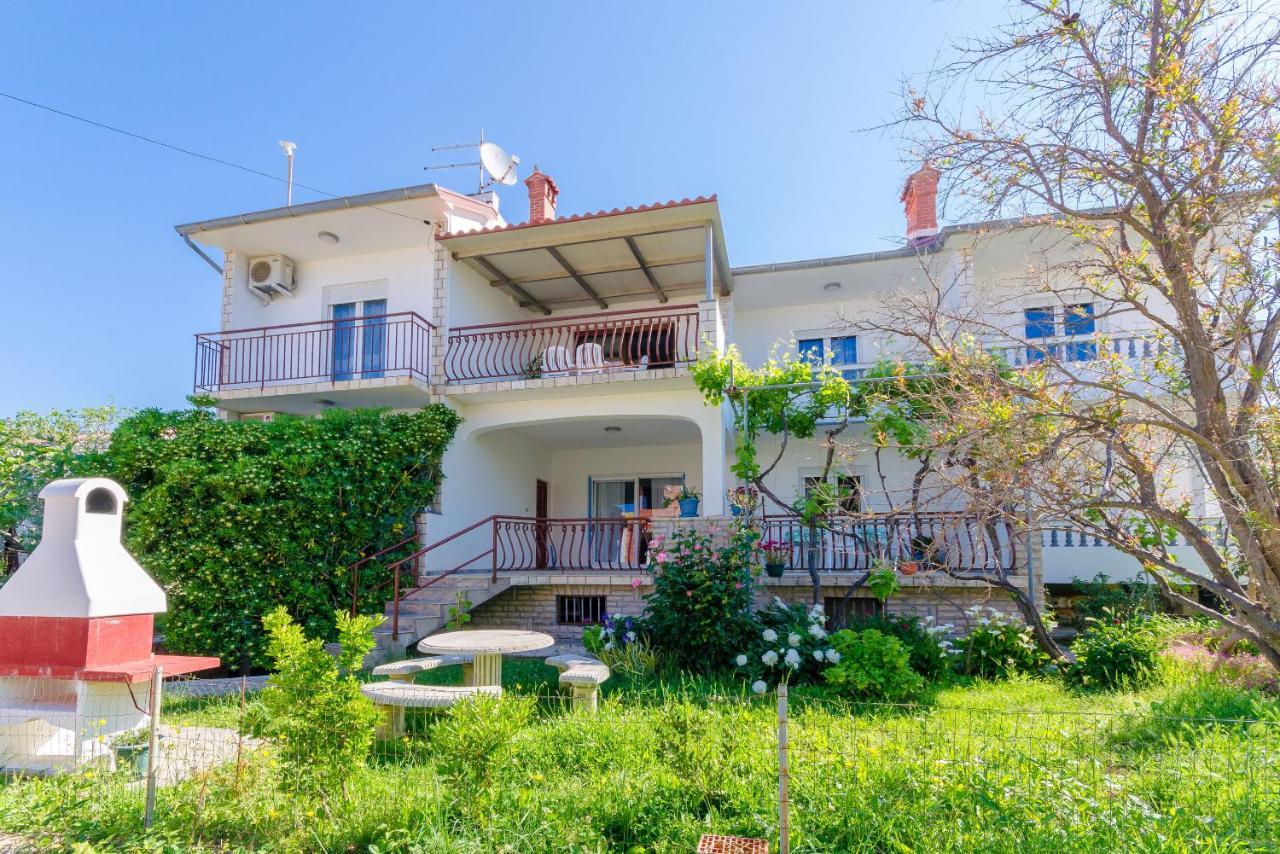 Banjol Apartments Slavica R מראה חיצוני תמונה