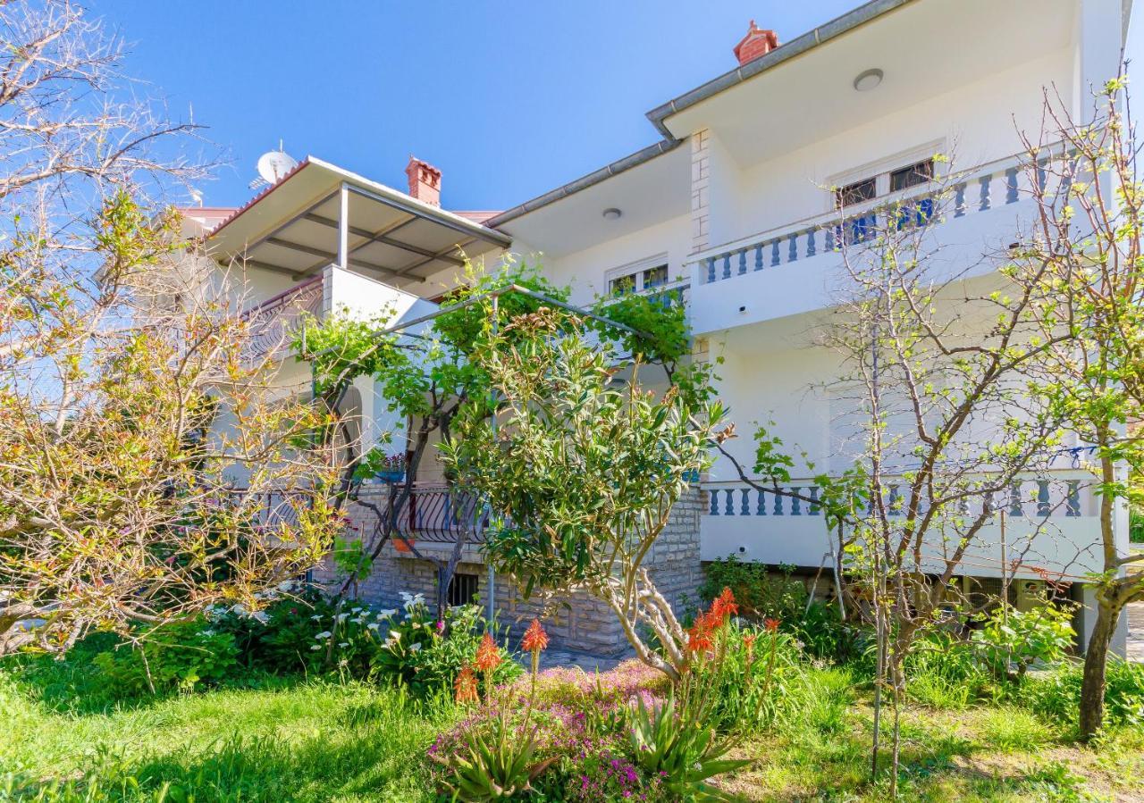 Banjol Apartments Slavica R מראה חיצוני תמונה