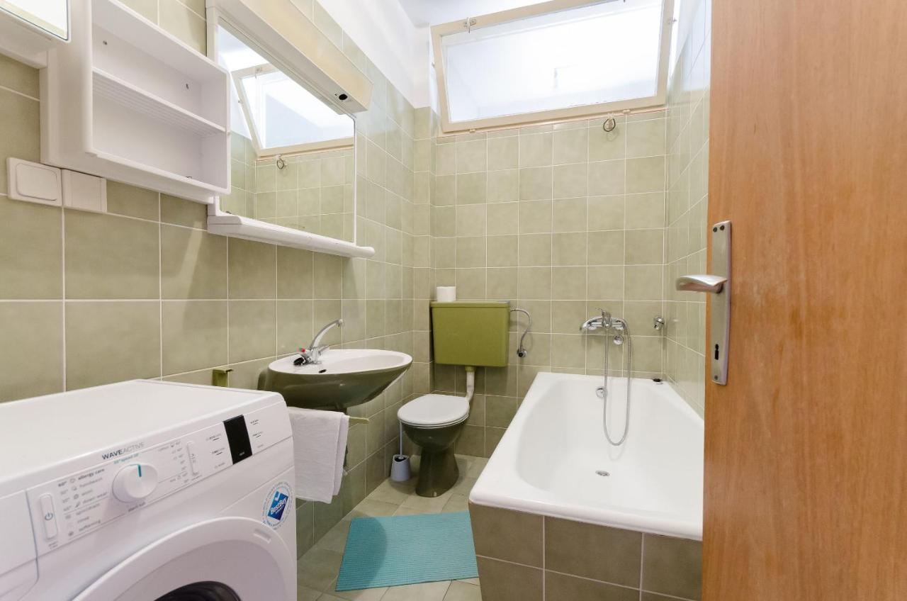 Banjol Apartments Slavica R מראה חיצוני תמונה