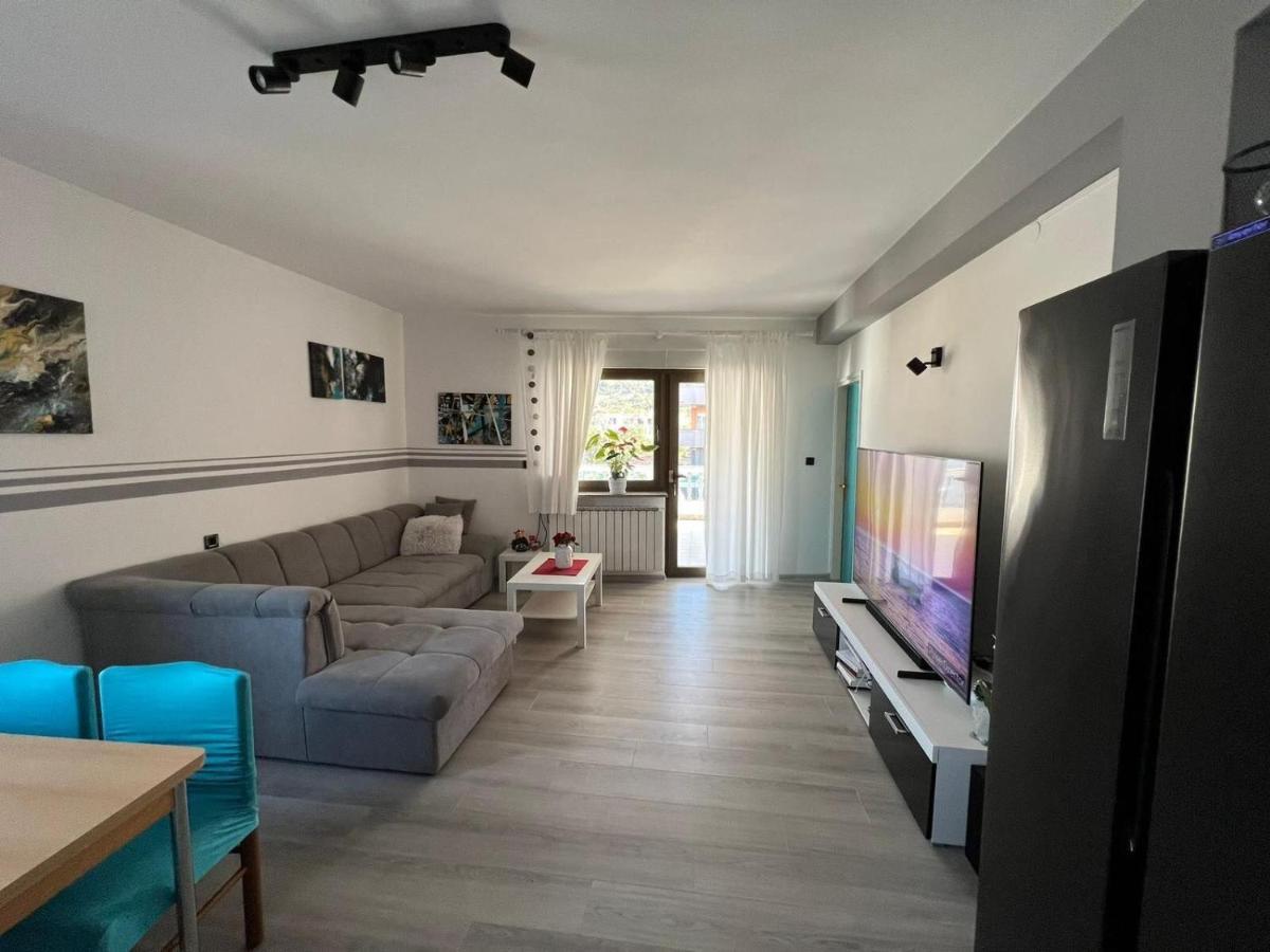Banjol Apartments Slavica R מראה חיצוני תמונה
